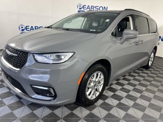 Used 2022 Chrysler Pacifica Touring-L image 1