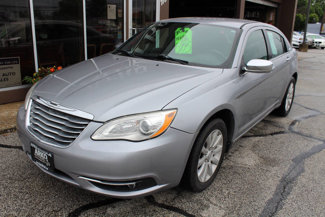 Used 2013 Chrysler 200 Limited image 1