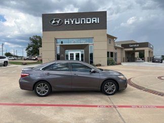 Used 2015 Toyota Camry SE image 1