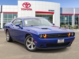 Used 2022 Dodge Challenger SXT image 1