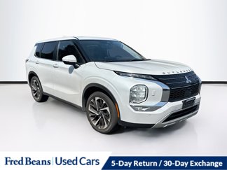 Used 2022 Mitsubishi Outlander SE image 1