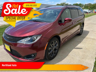 Used 2018 Chrysler Pacifica Touring-L Plus w/ S Appearance Package image 1