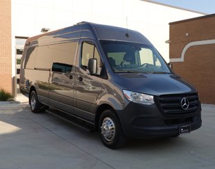 Used 2021 Mercedes-Benz Sprinter 4500 image 1