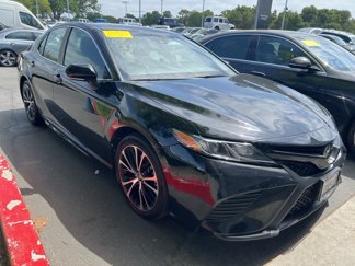 Used 2020 Toyota Camry SE image 1