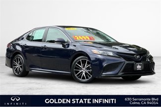 Used 2022 Toyota Camry SE image 1