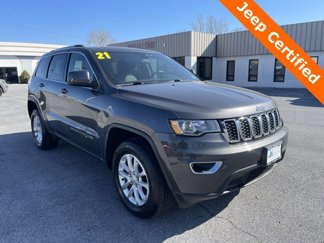 Certified 2021 Jeep Grand Cherokee Laredo image 1