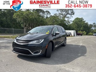 Used 2018 Chrysler Pacifica Limited image 1