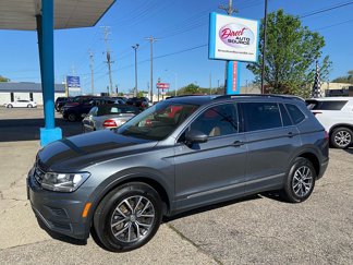 Used 2018 Volkswagen Tiguan SE w/ Panoramic Sunroof Package image 1