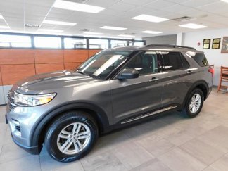 Certified 2022 Ford Explorer XLT w/ Equipment Group 202A image 1