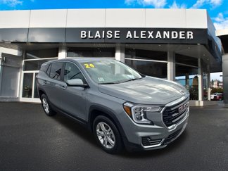 Used 2024 GMC Terrain SLE image 1