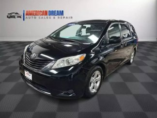 Used 2016 Toyota Sienna LE image 1