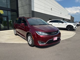 Used 2017 Chrysler Pacifica Touring-L image 1