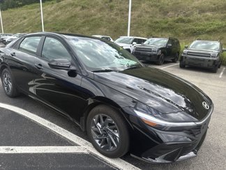 Used 2024 Hyundai Elantra SEL image 1