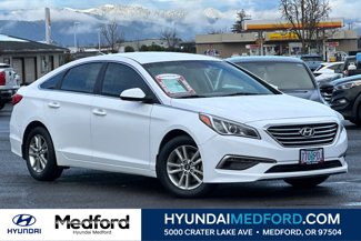 Used 2015 Hyundai Sonata SE image 1