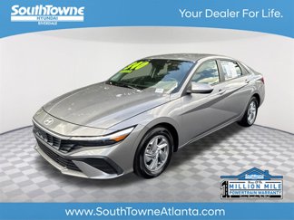 Used 2024 Hyundai Elantra SE image 1