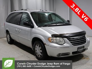 Used 2007 Chrysler Town & Country Limited image 1