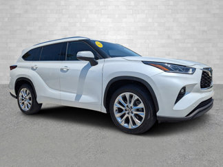 Used 2023 Toyota Highlander Limited image 1