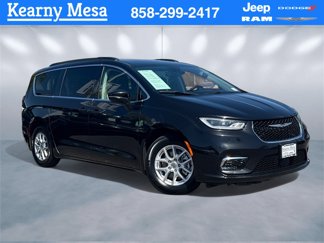 Used 2022 Chrysler Pacifica Touring-L image 1