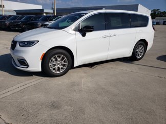 New 2025 Chrysler Pacifica Select image 1