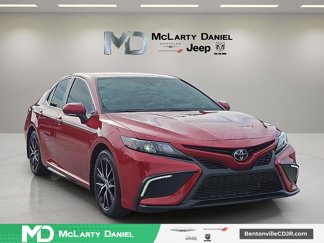 Used 2022 Toyota Camry SE image 1