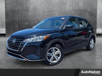 Used 2021 Nissan Kicks S image 1