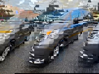 Used 2016 Toyota Sienna LE image 1