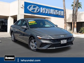 Certified 2025 Hyundai Elantra SE image 1