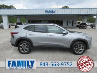 New 2025 Chevrolet Trax LT w/ Driver Confidence Package image 1