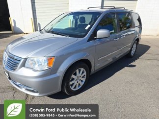Used 2015 Chrysler Town & Country Touring w/ Driver Convenience Group image 1
