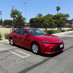 Used 2025 Toyota Camry LE image 1