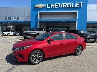 Used 2023 Kia Forte LXS image 1