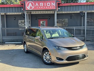 Used 2017 Chrysler Pacifica Touring-L image 1