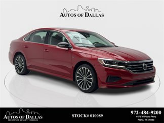 Used 2022 Volkswagen Passat 2.0T image 1