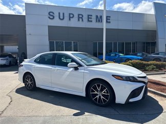 Used 2023 Toyota Camry SE image 1