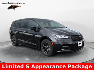 Used 2022 Chrysler Pacifica Limited w/ S Appearance Package image 1