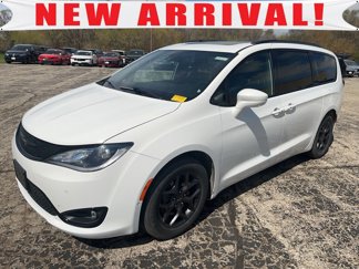 Used 2019 Chrysler Pacifica Touring-L Plus w/ Advanced Safetytec Group image 1