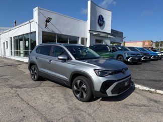 New 2025 Volkswagen Taos SE image 1