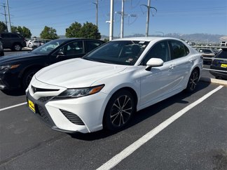 Used 2018 Toyota Camry SE image 1
