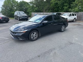 Used 2024 Hyundai Elantra SE image 1