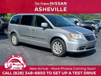 Used 2016 Chrysler Town & Country Touring image 1