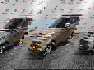Used 2015 Kia Soul + image 1