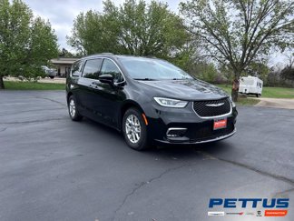 Used 2022 Chrysler Pacifica Touring-L image 1