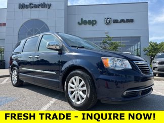 Used 2016 Chrysler Town & Country Limited Platinum image 1
