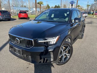 Certified 2025 Volvo XC40 B5 Core image 1