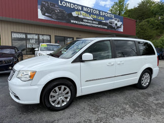 Used 2015 Chrysler Town & Country Touring image 1