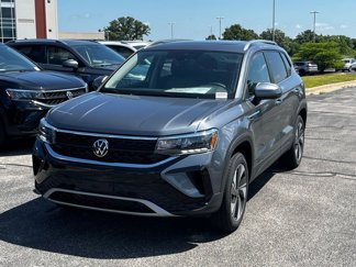 New 2024 Volkswagen Taos SE image 1