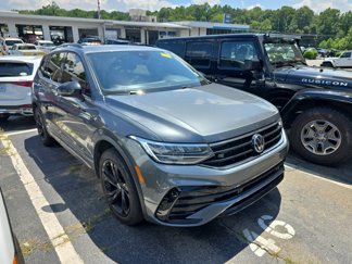 Used 2023 Volkswagen Tiguan SE R-Line image 1