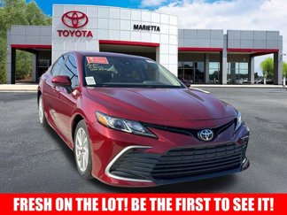 Used 2021 Toyota Camry LE image 1