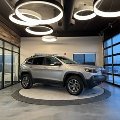 Used 2020 Jeep Cherokee Trailhawk image 1