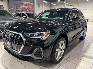 Used 2024 Audi Q3 2.0T Premium w/ Convenience Package image 1